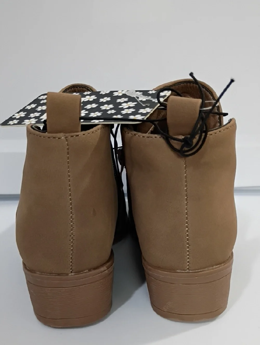 LAUNDRY GIRL TAN ANKLE BOOTS WITH GOLD SPARKLE CUT-OUT DESIGN SIZE 2 NWT